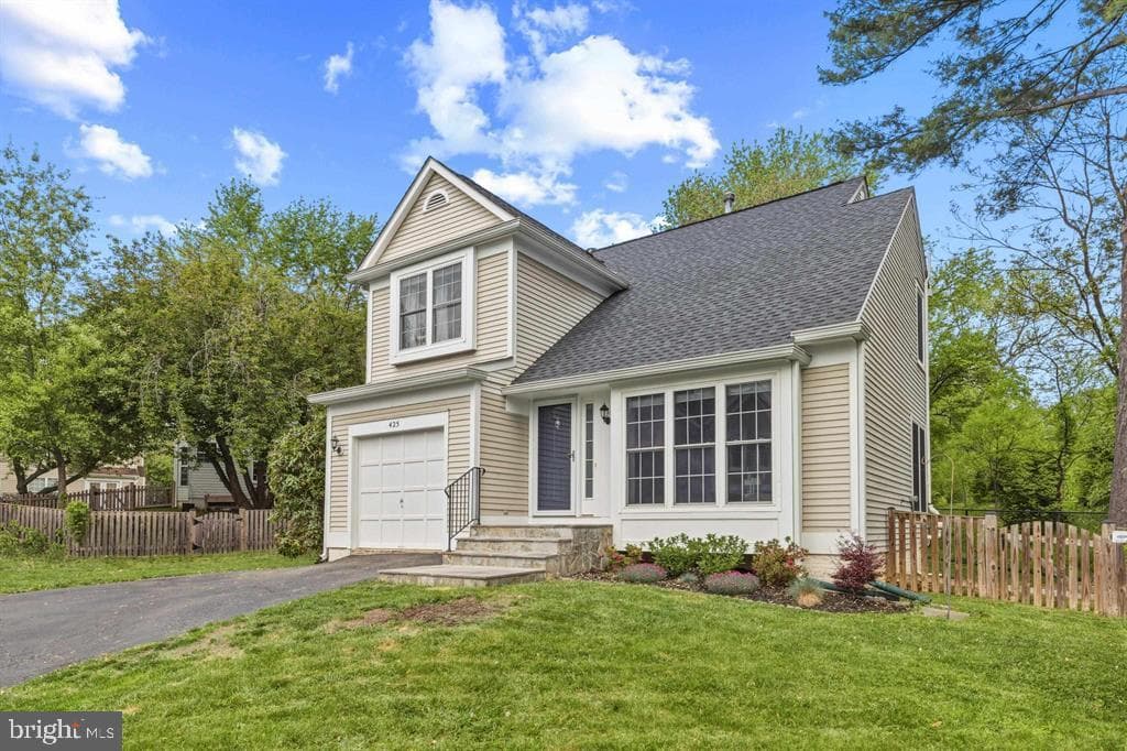 423 Foxridge Drive SW photo 2