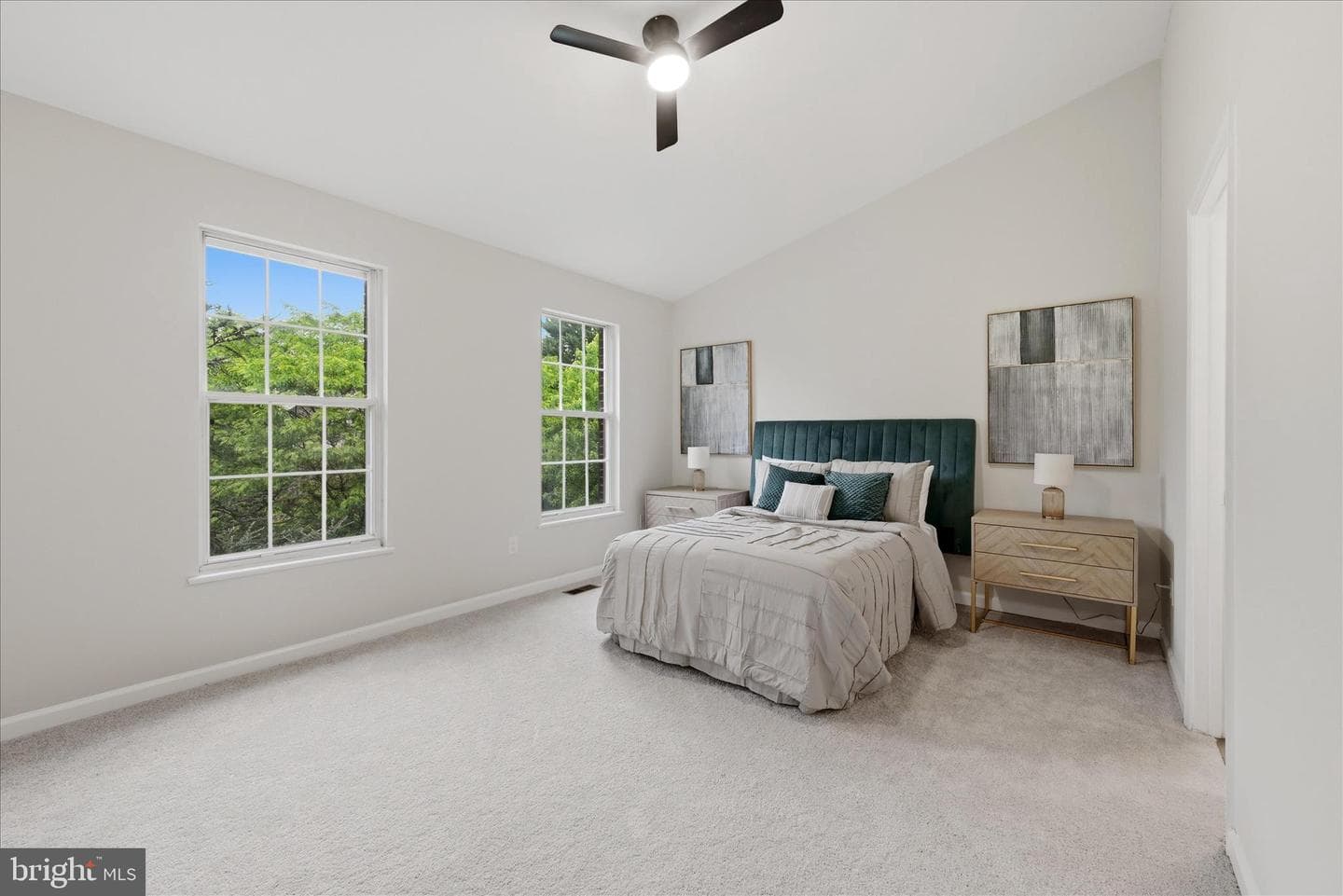 20368 Burnley Square photo 12