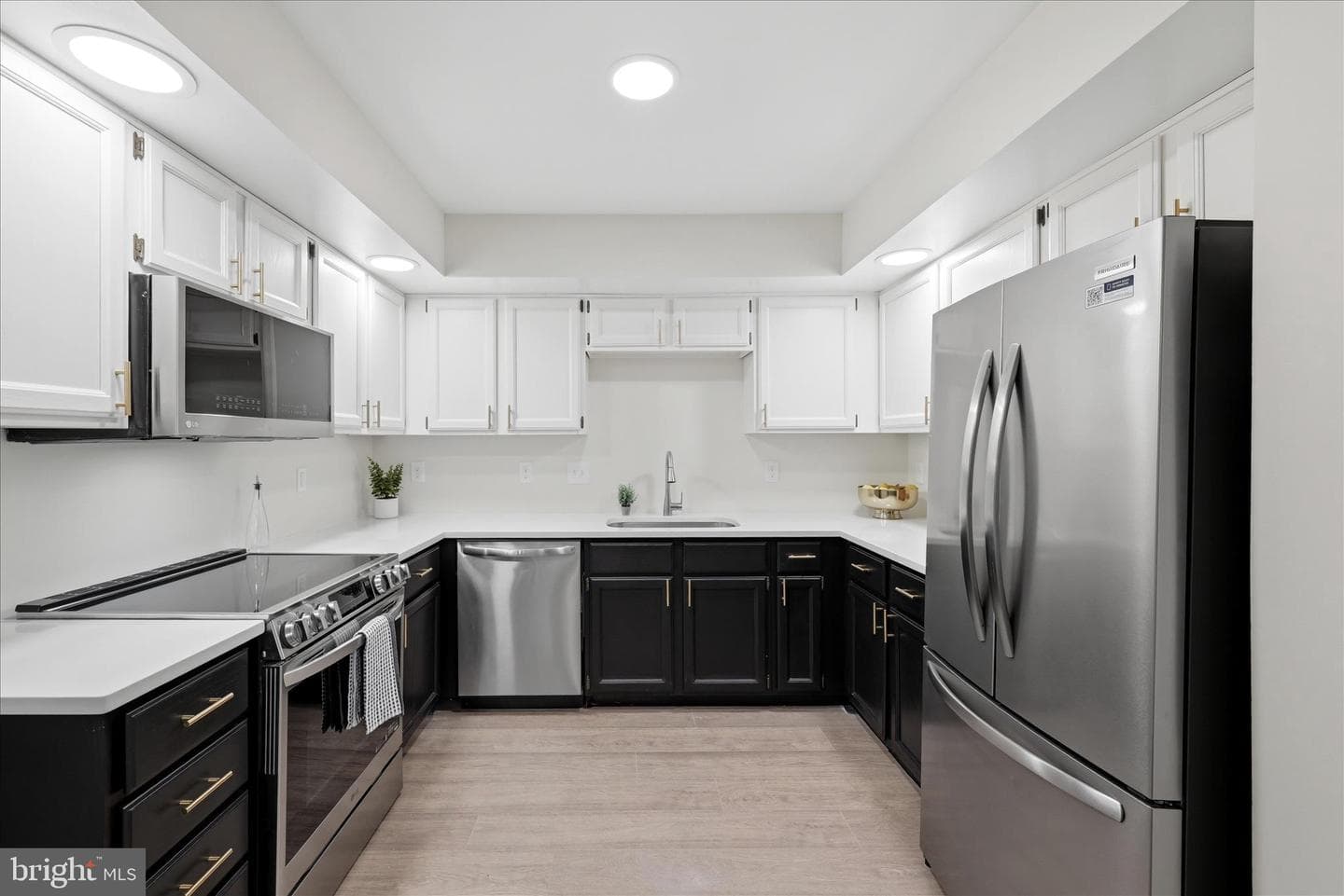 20368 Burnley Square photo 2