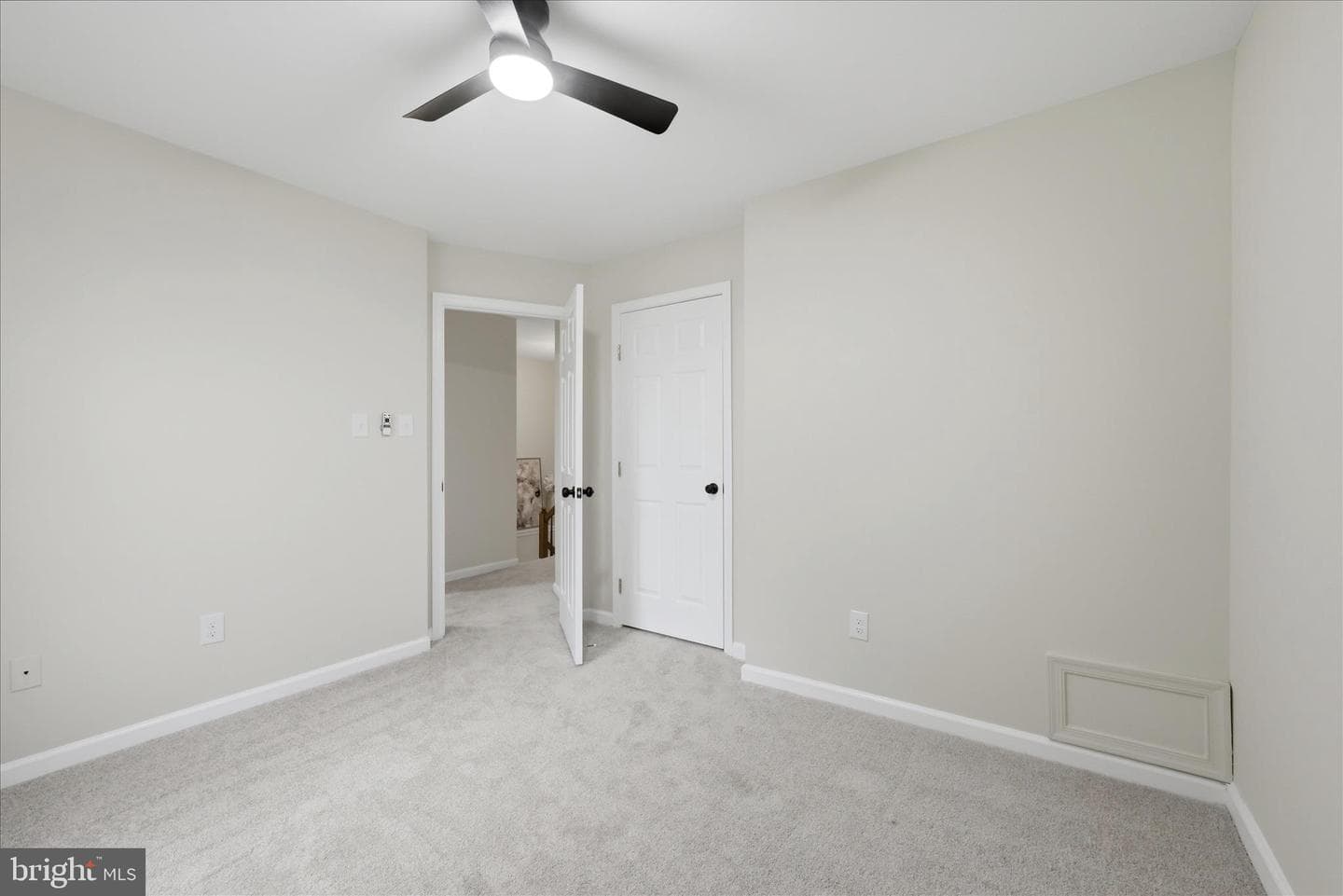 20368 Burnley Square photo 20