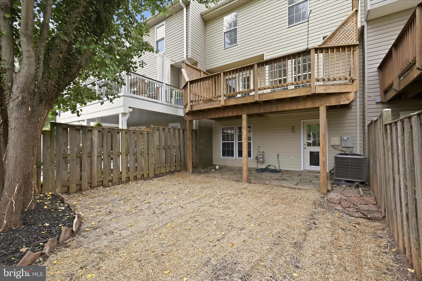 20368 Burnley Square photo 32