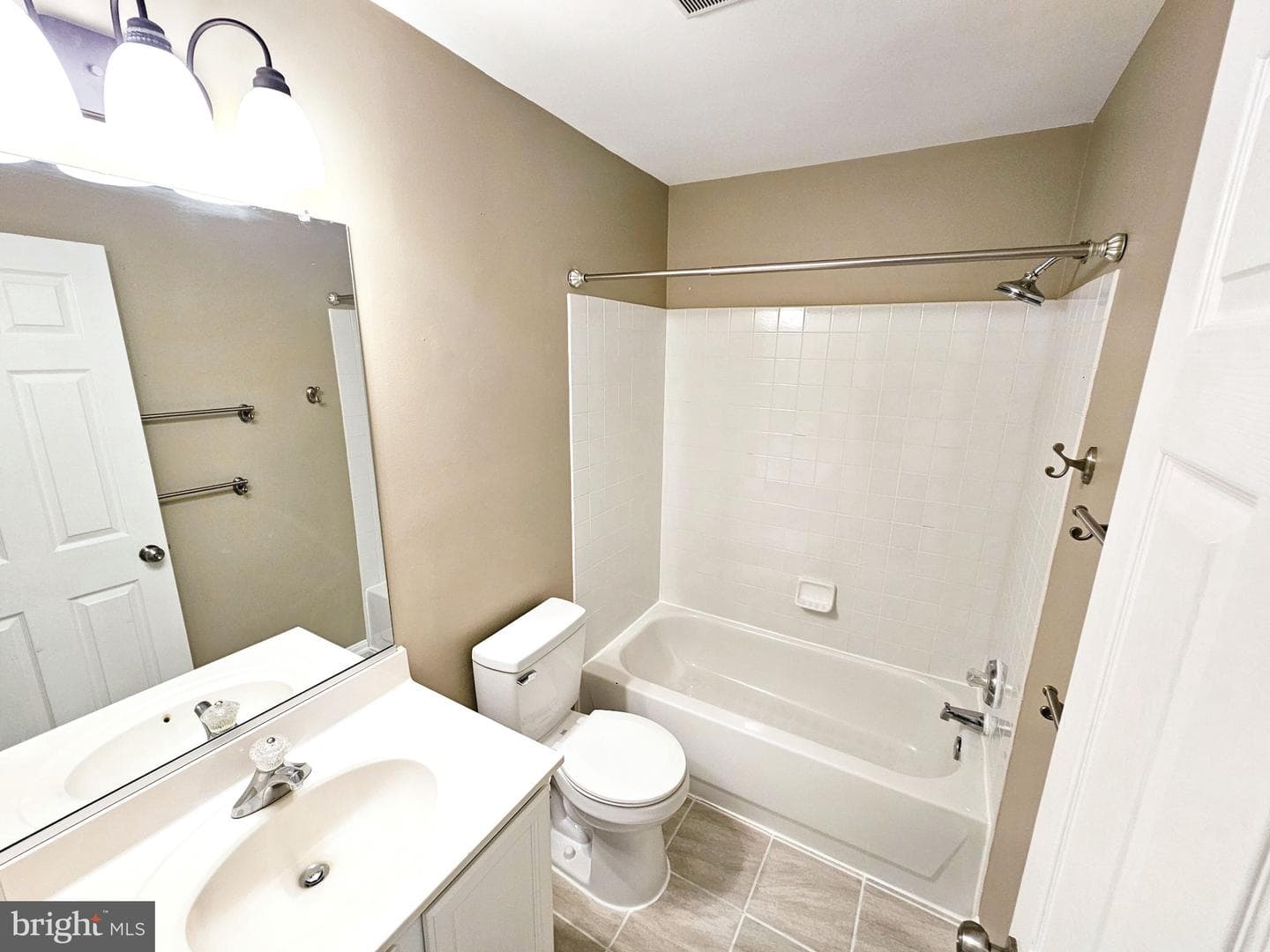 21747 Kings Crossing Terrace photo 40