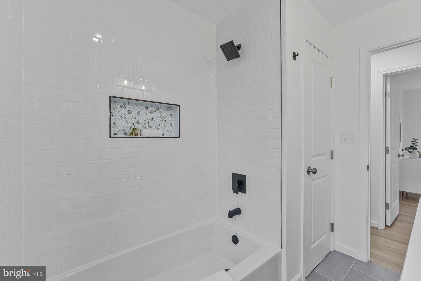 450 E E Street photo 17