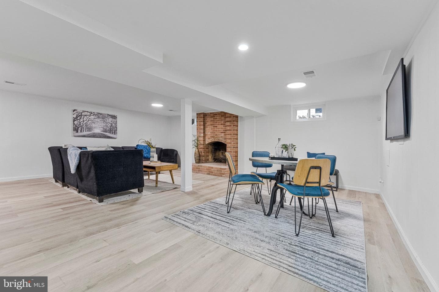 450 E E Street photo 24
