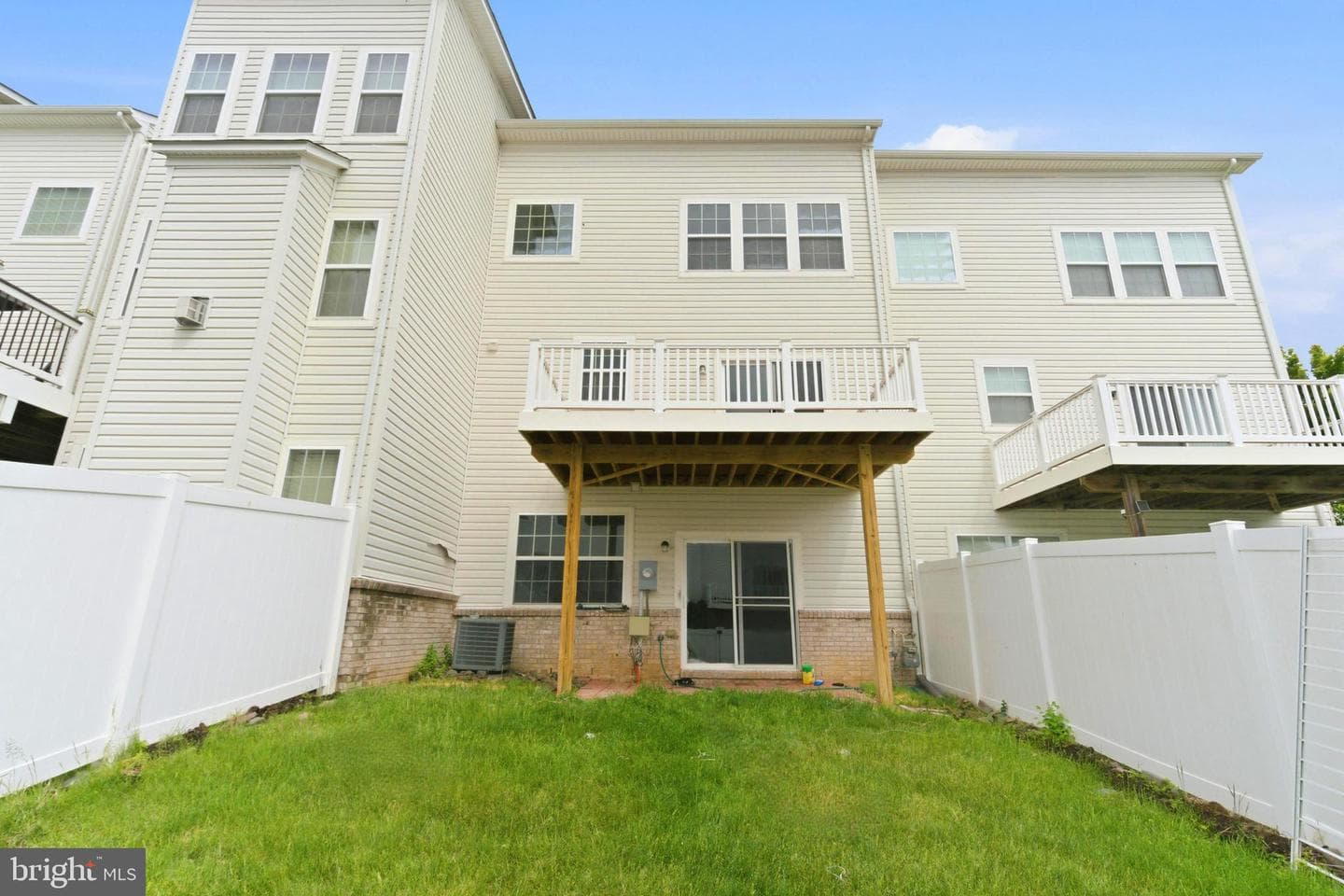 22693 Flowing Spring Square photo 4