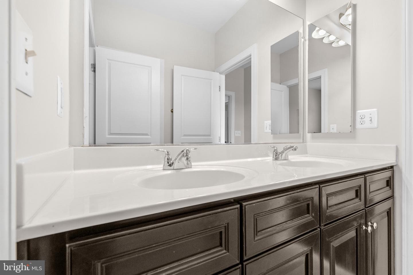 42093 Lochiel Lane photo 44