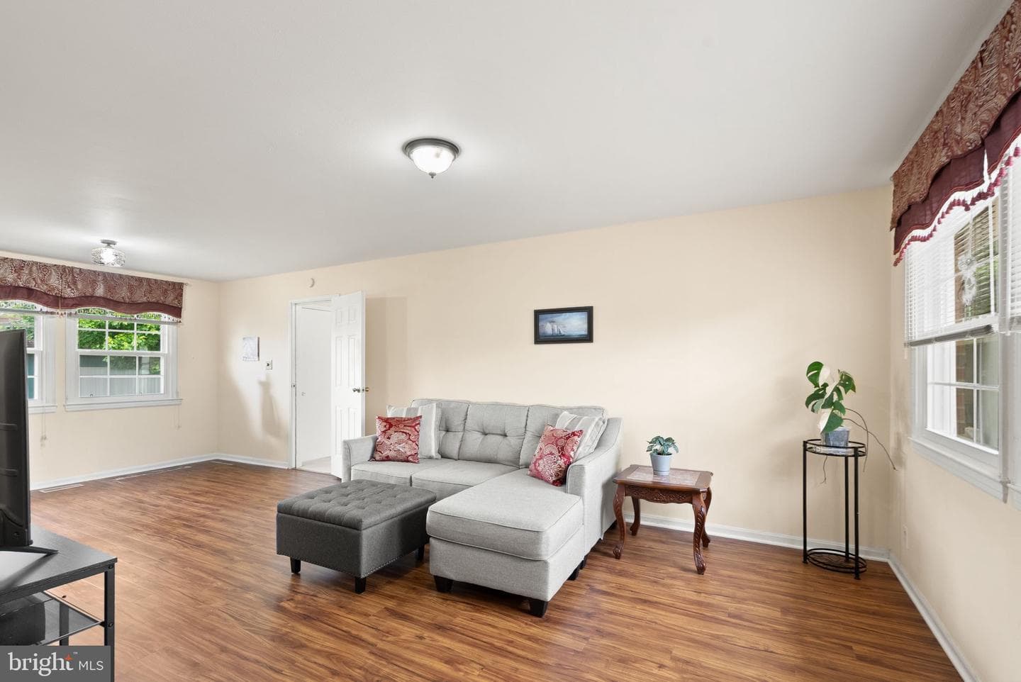 514 W Nettle Tree Road photo 6