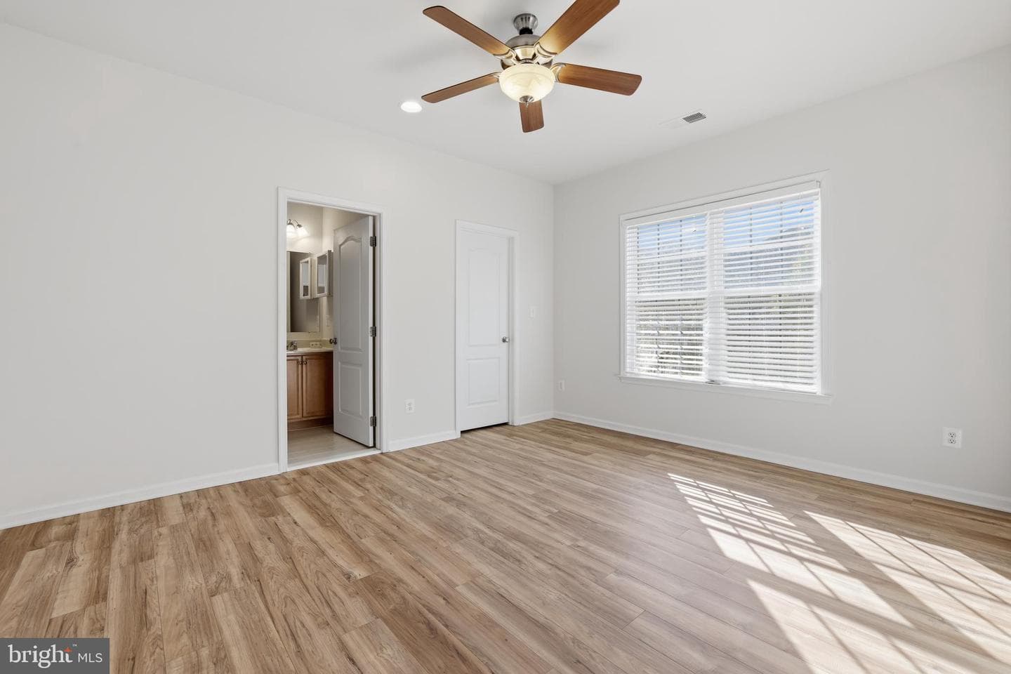 25209 Eisenhower Drive photo 40