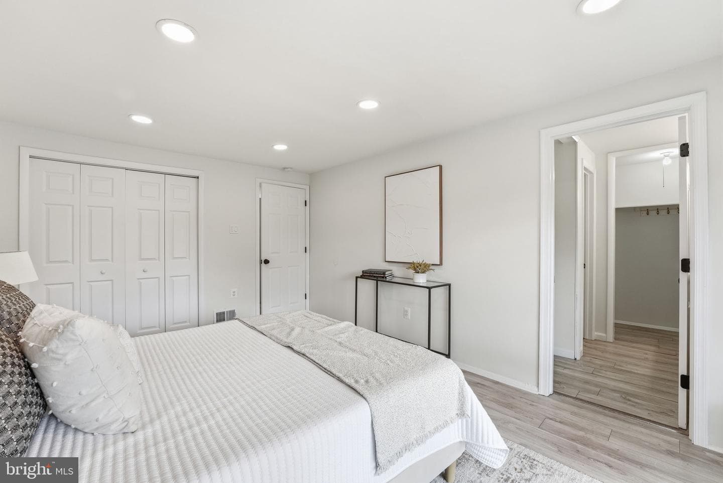 208 Willow Ter photo 13