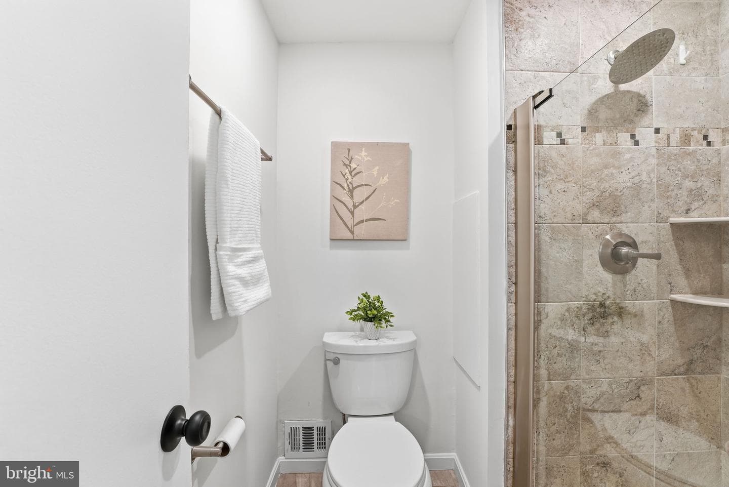 208 Willow Ter photo 15