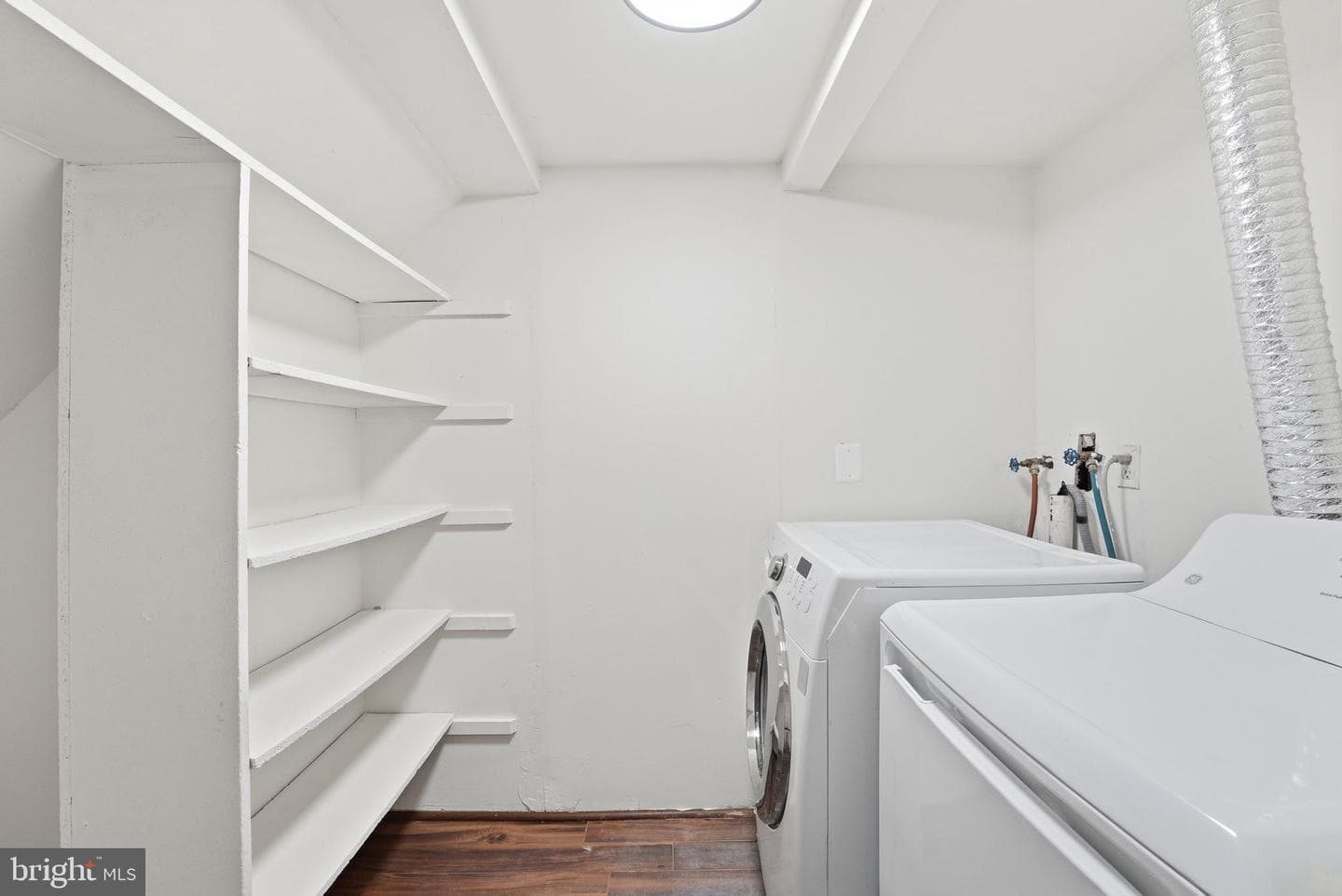208 Willow Ter photo 17