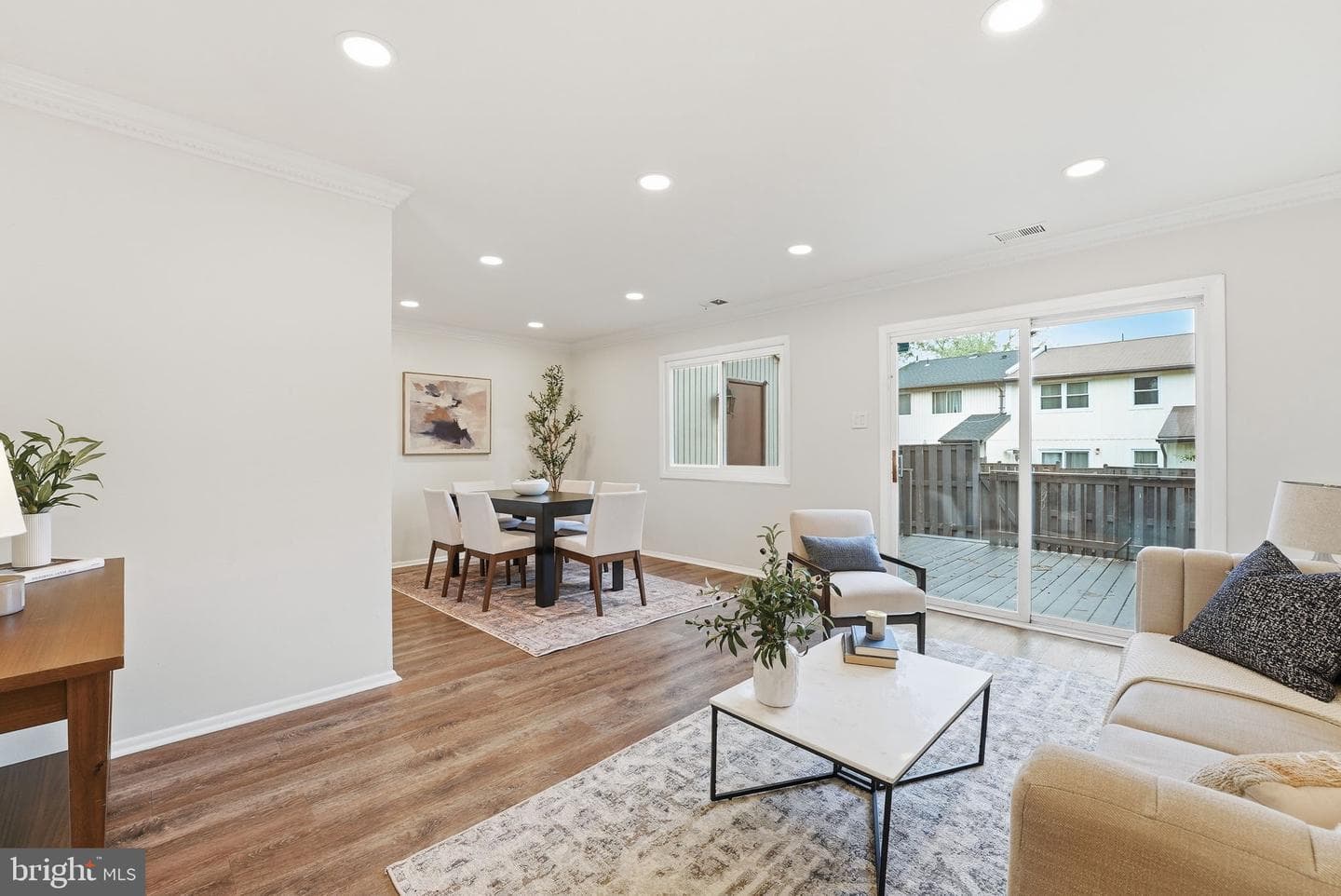 208 Willow Ter photo 2