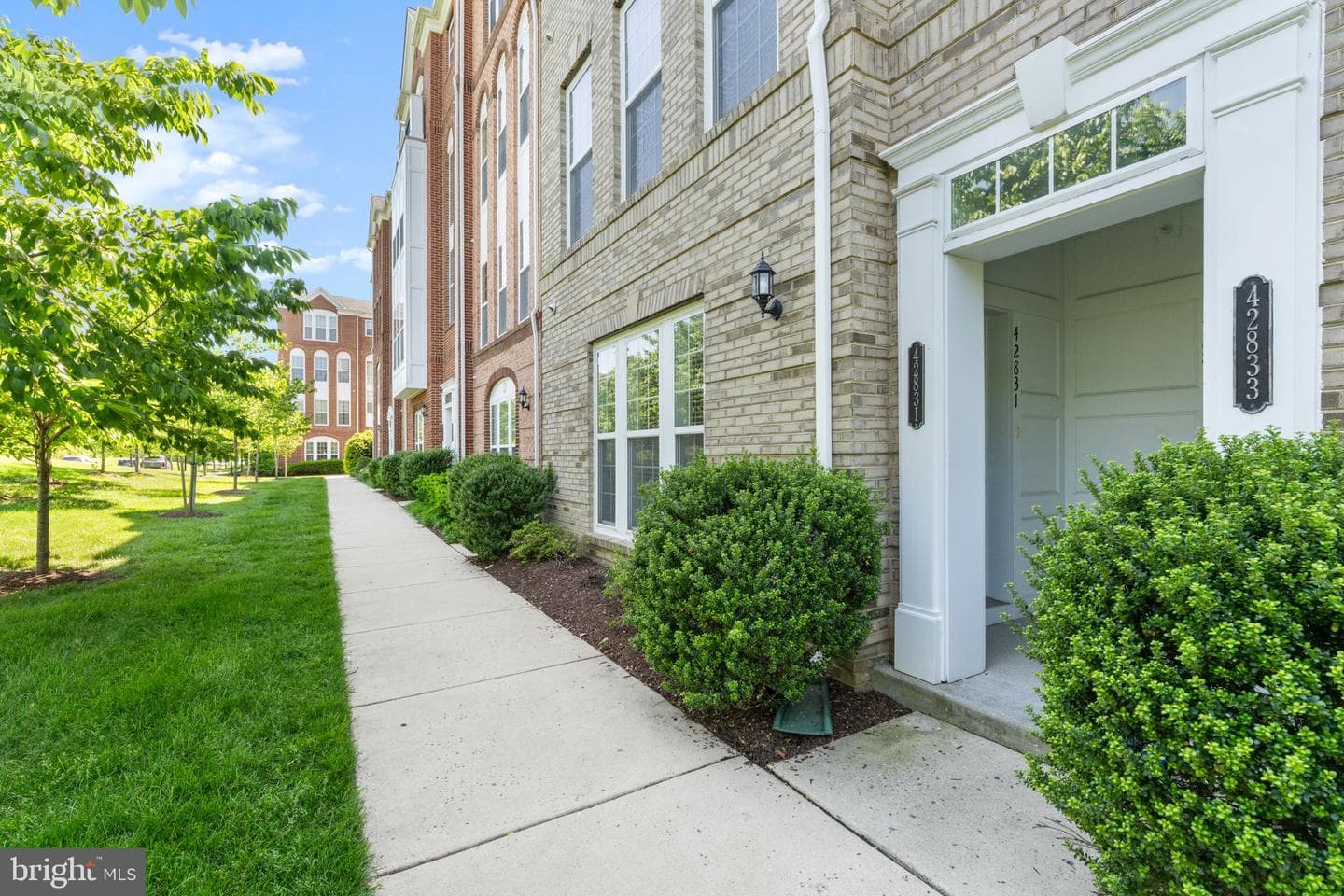 42831 Burrell Square photo 3