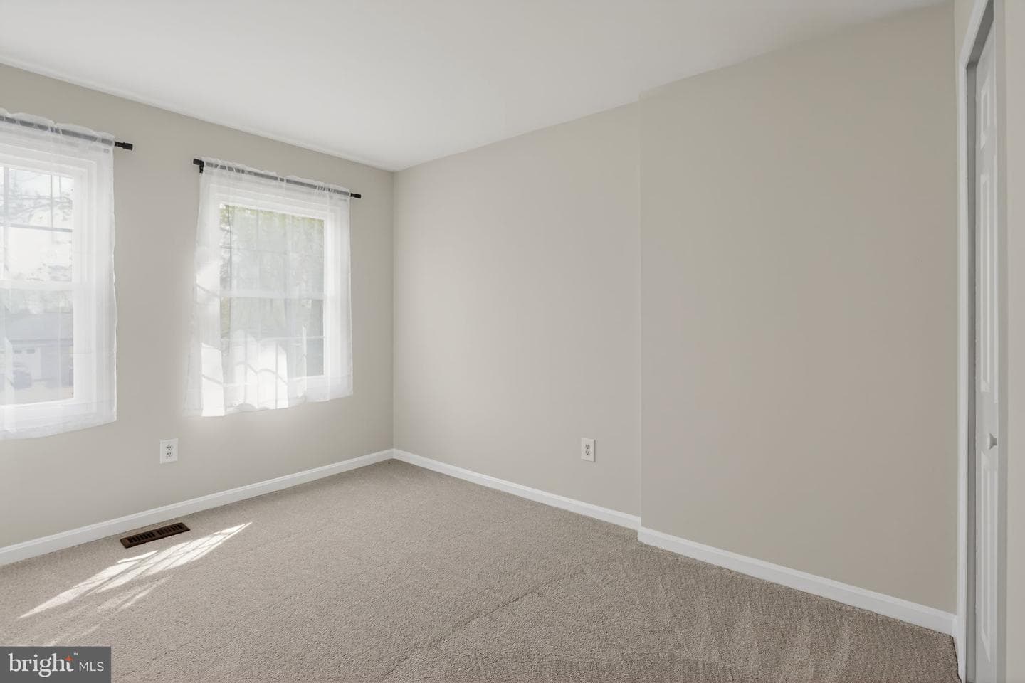 306 Lounsbury Court NE photo 25