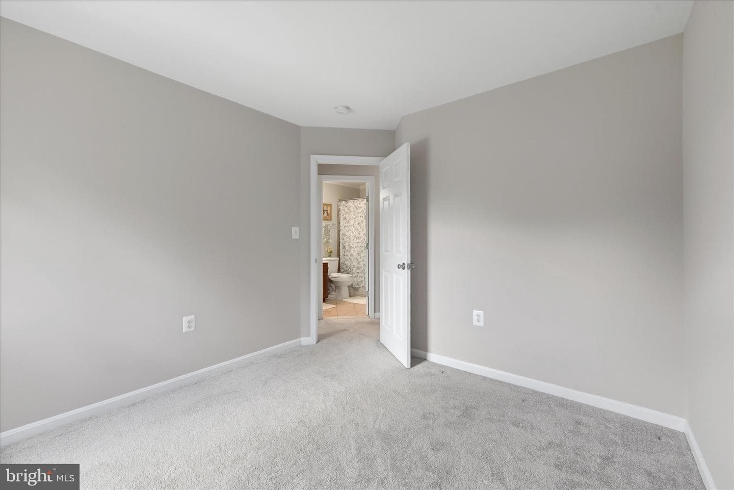 624 Newington Place NE photo 38