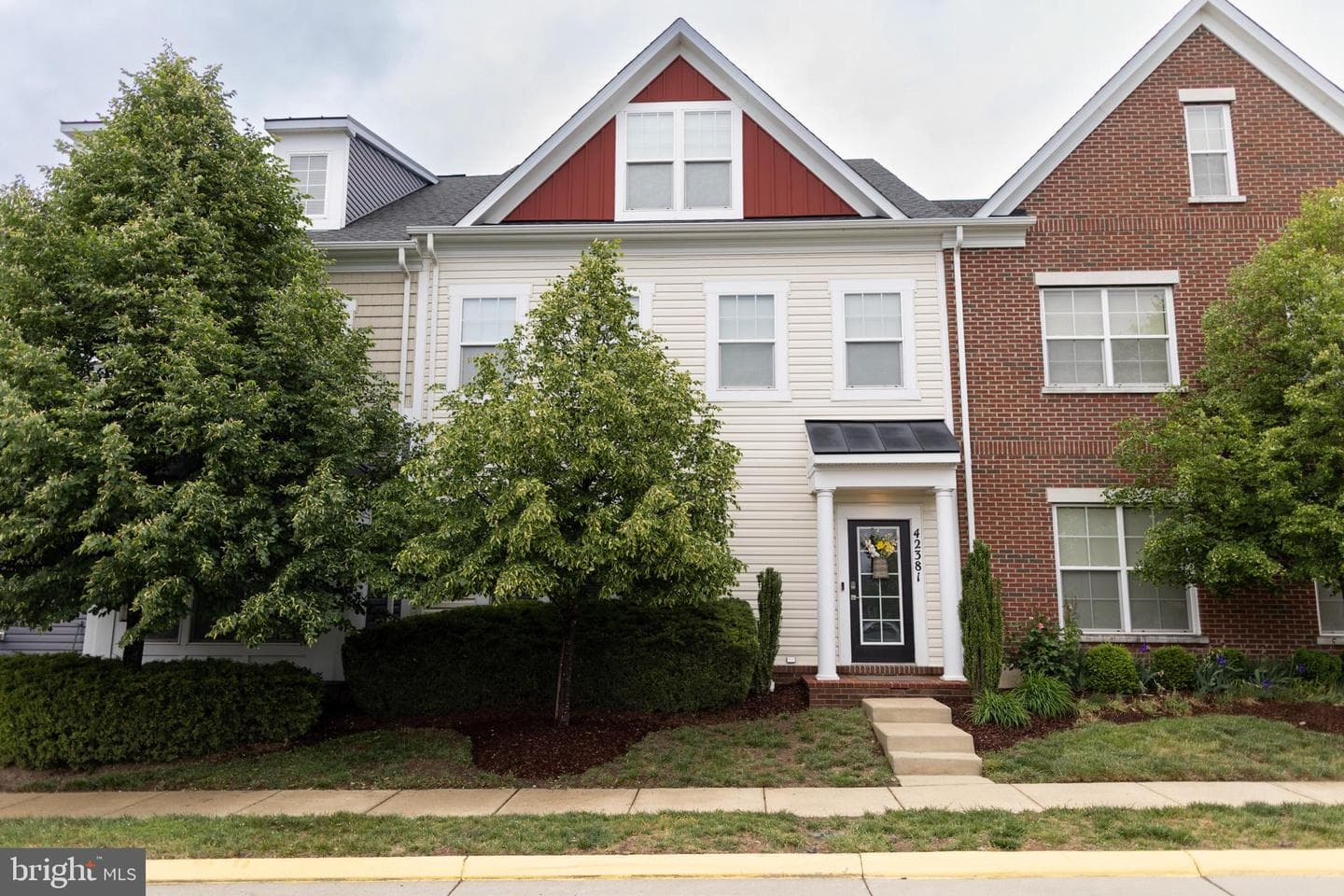 42381 Rosalind St photo 1