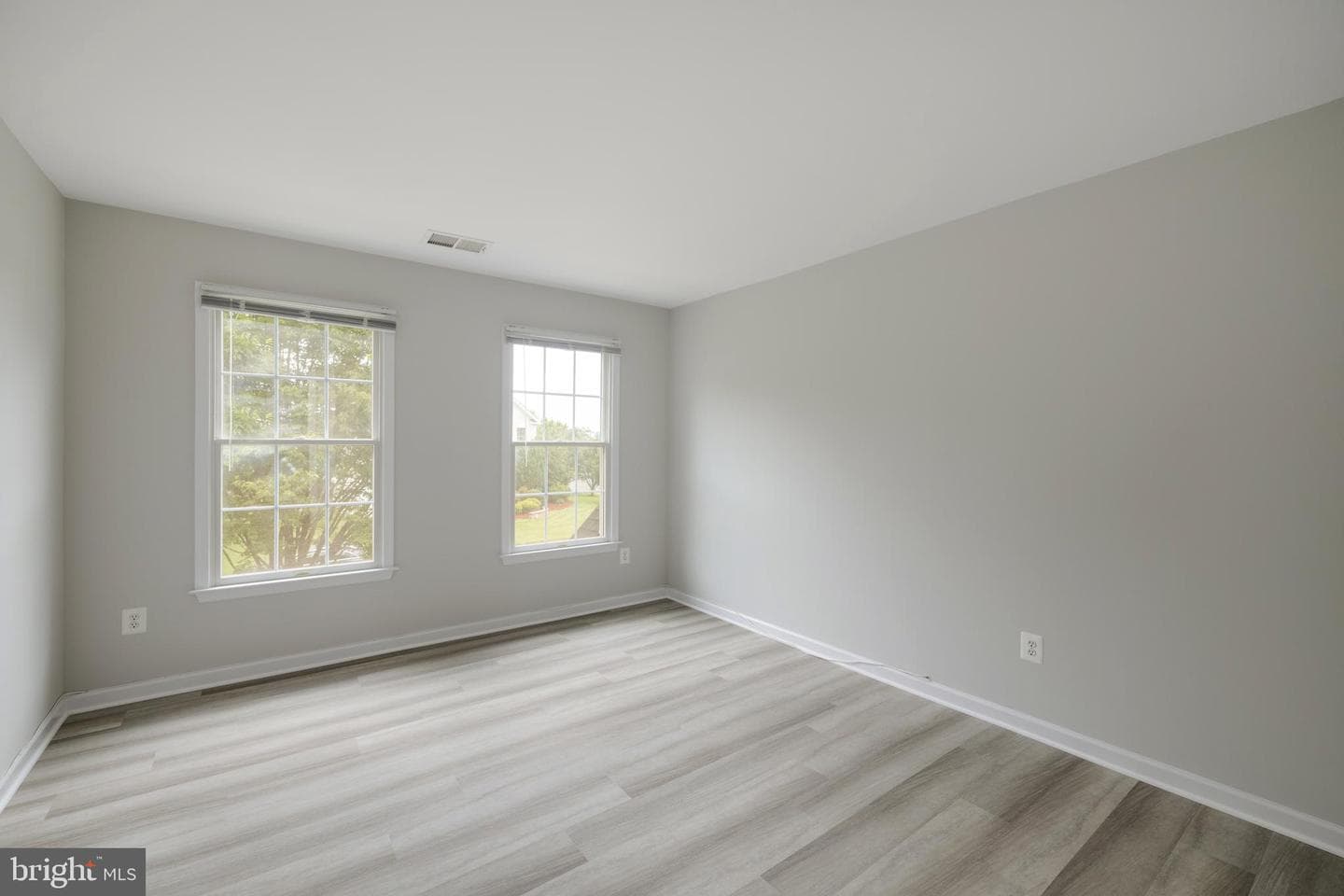 22829 Queensbridge Drive photo 34