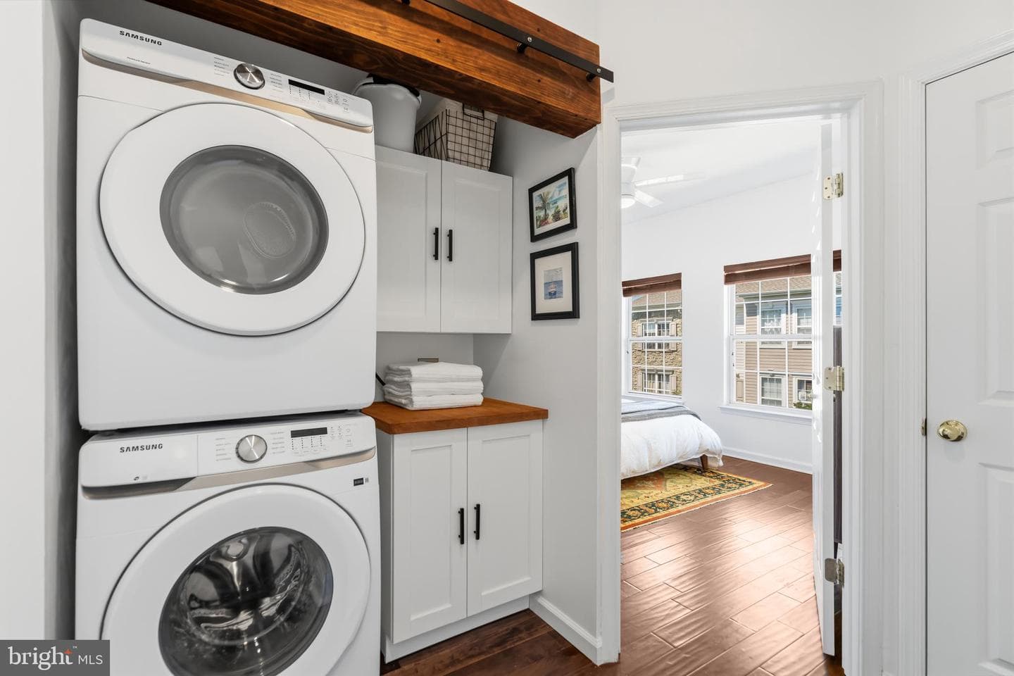 21843 Kelsey Square photo 21