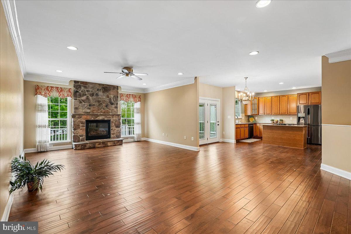 320 N Constitution Way photo 33