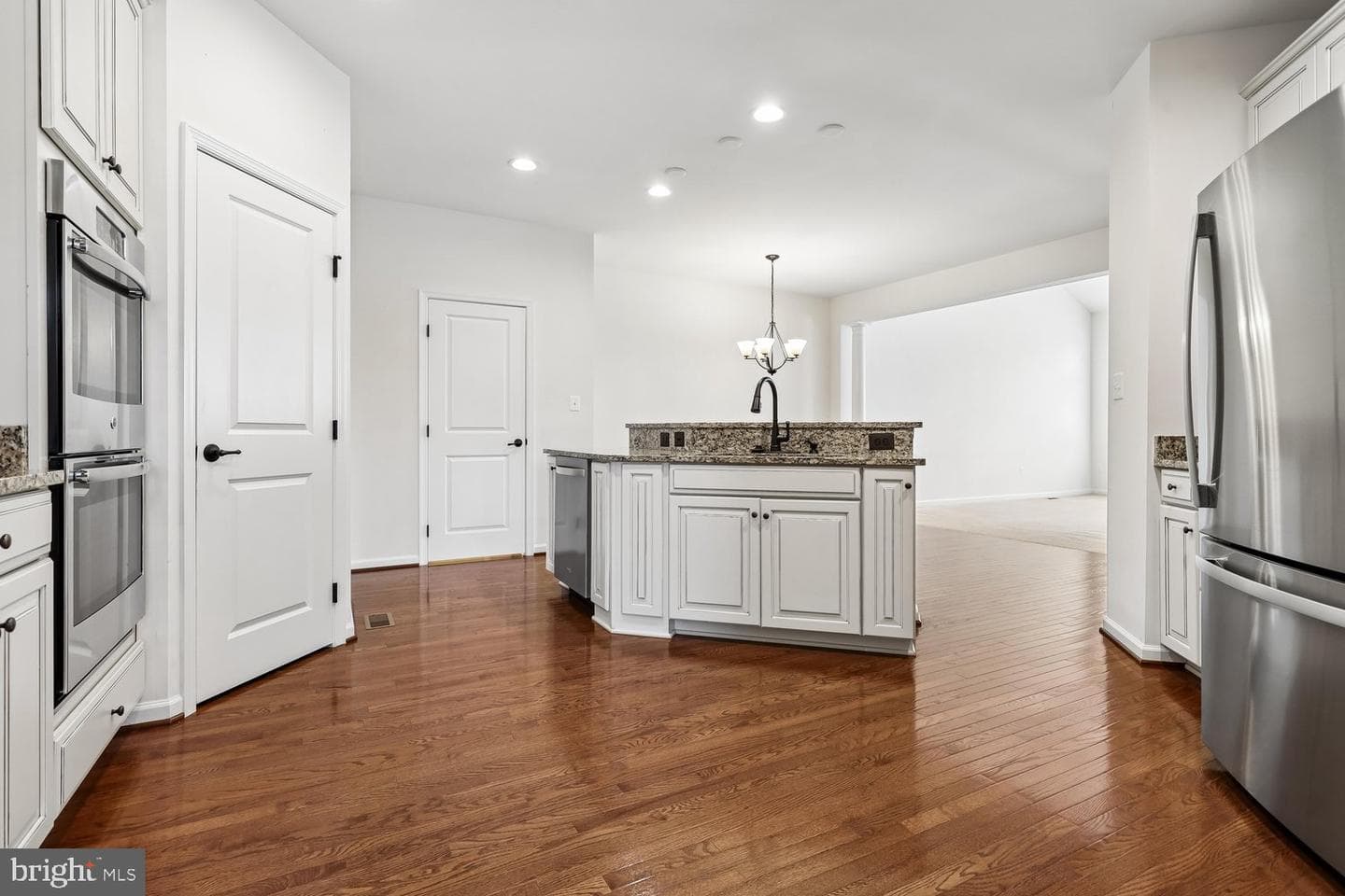 41657 Mcmonagle Square photo 7