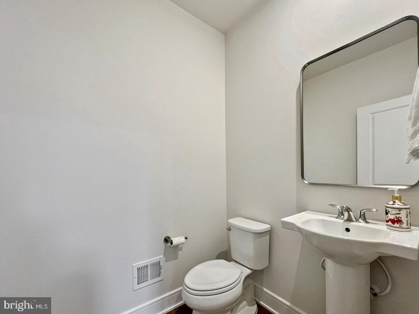 21740 Charing Cross Terrace photo 18