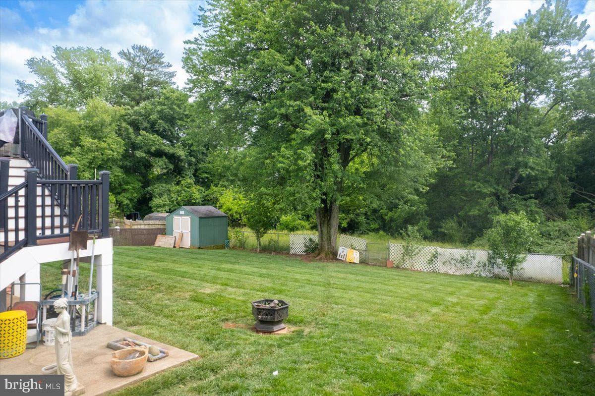 713 W Holly Avenue photo 34
