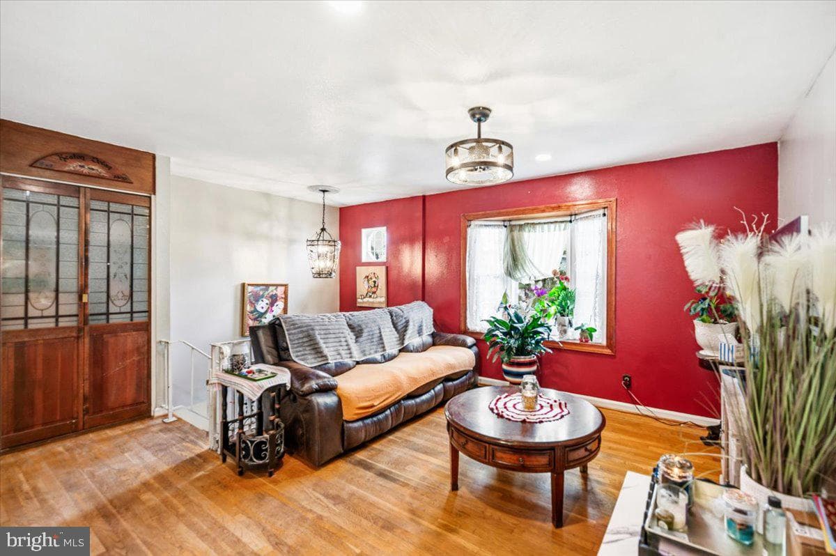 713 W Holly Avenue photo 8