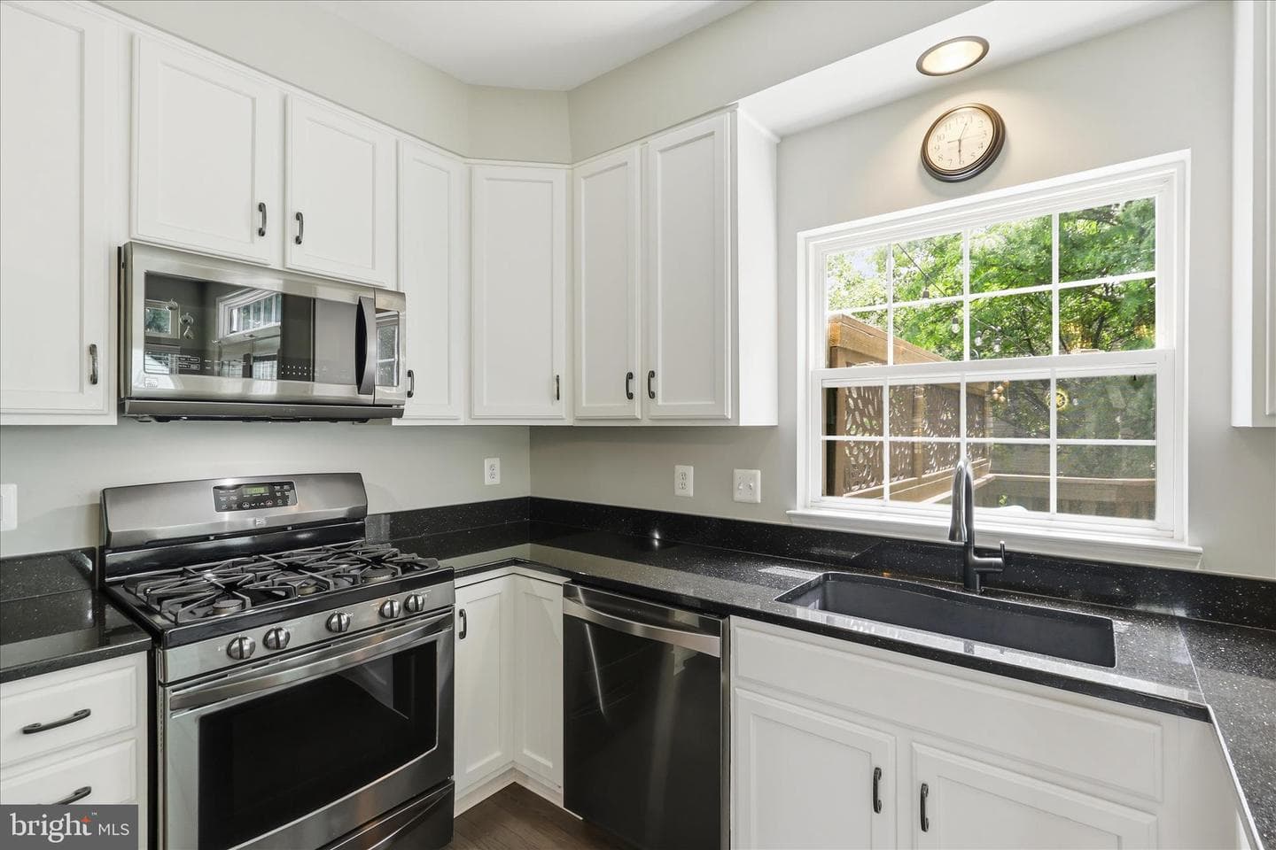 46073 Trefoil Lane photo 9