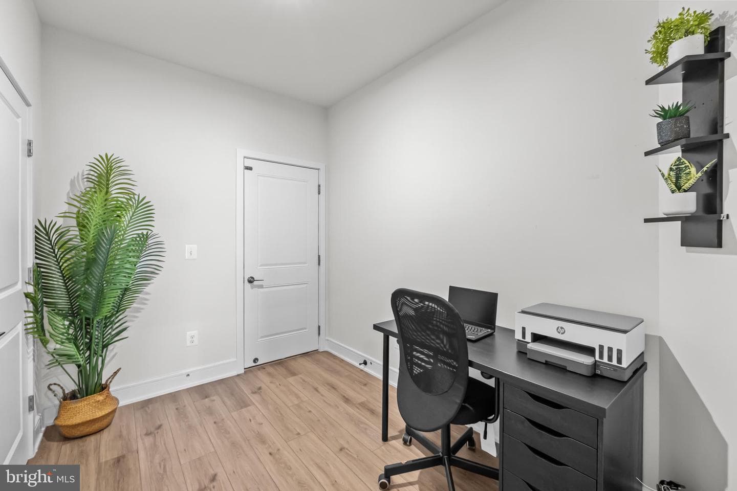 43350 Farringdon Square photo 6