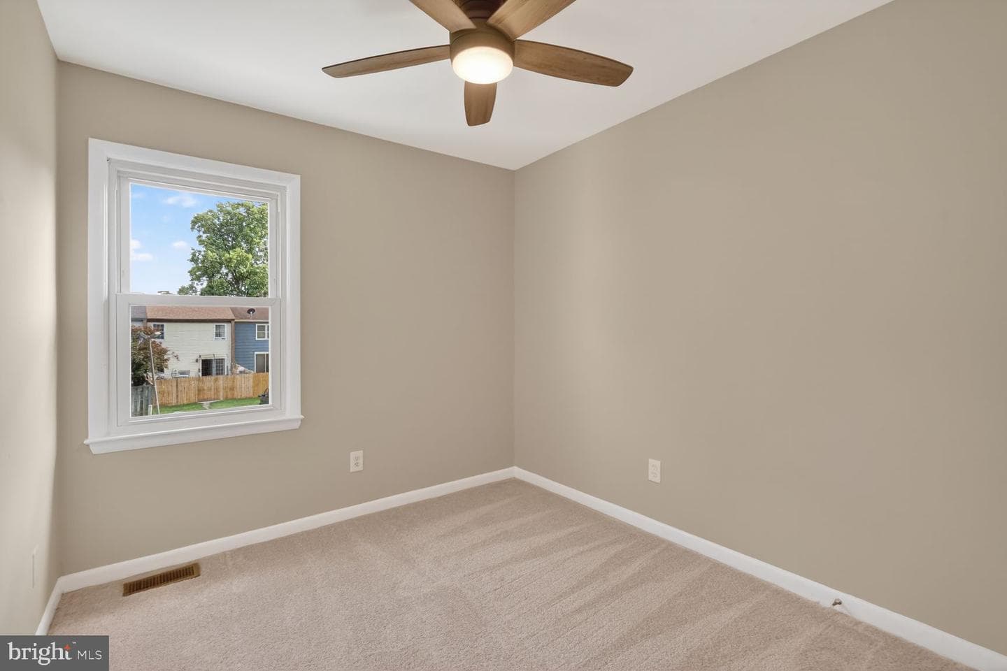 564 Crestwood Street SW photo 10