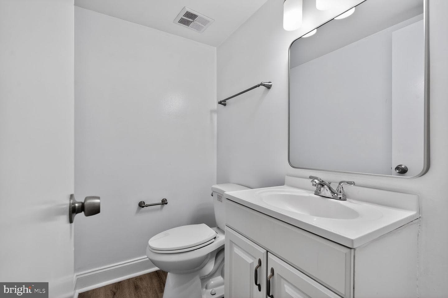 564 Crestwood Street SW photo 4