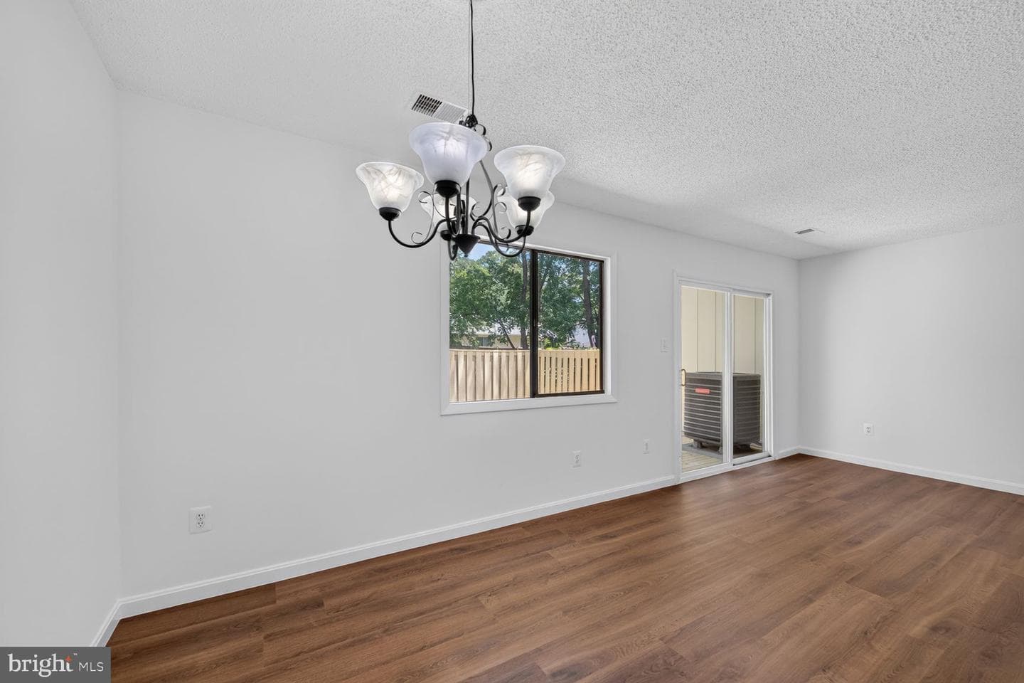 28 Wedgedale Dr photo 3