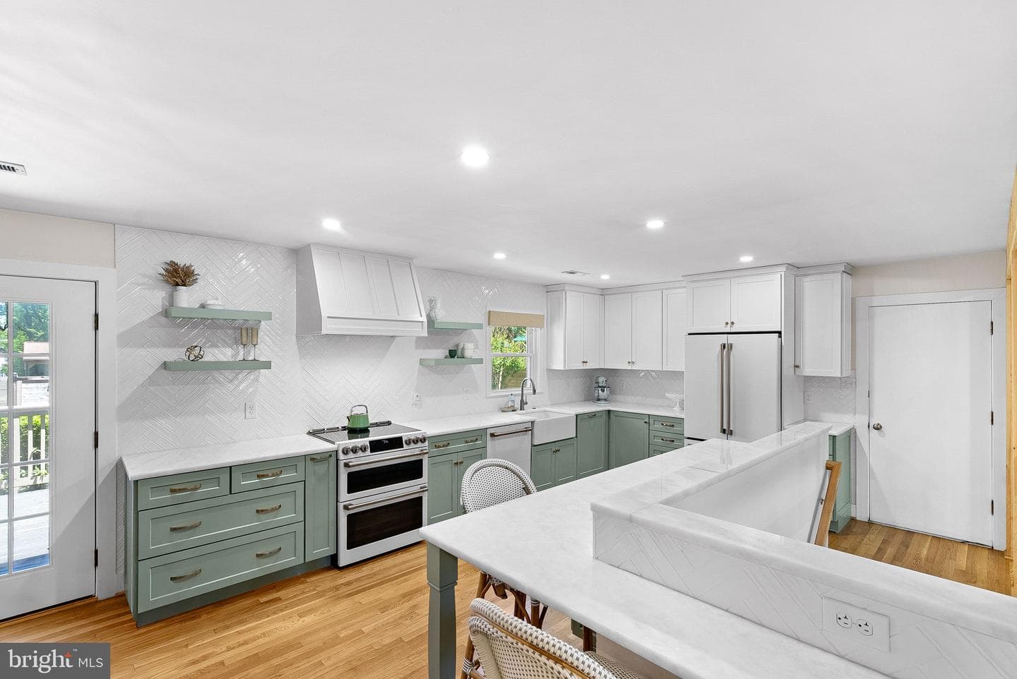 10 Hamilton Terrace Drive photo 11