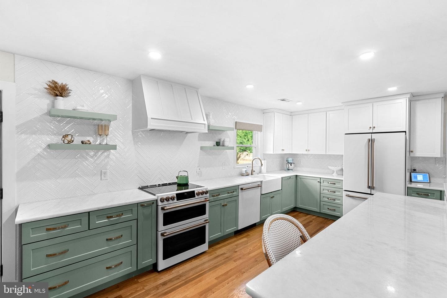 10 Hamilton Terrace Drive photo 12