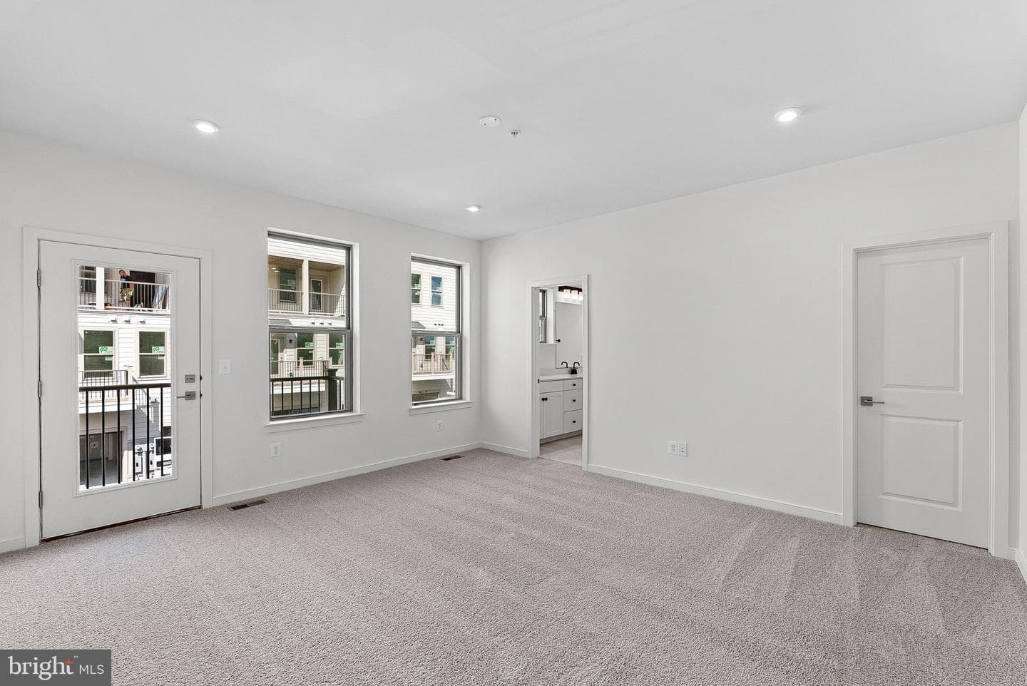 43841 Venetian Square photo 8