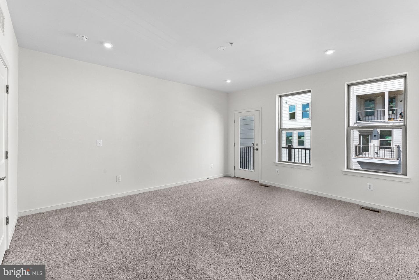 43841 Venetian Square photo 9