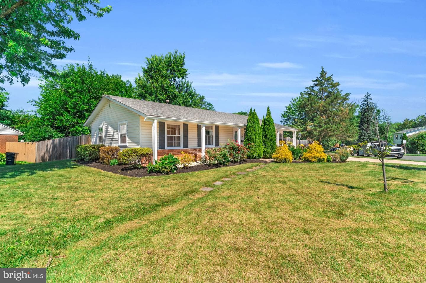 101 W Beech Road photo 2