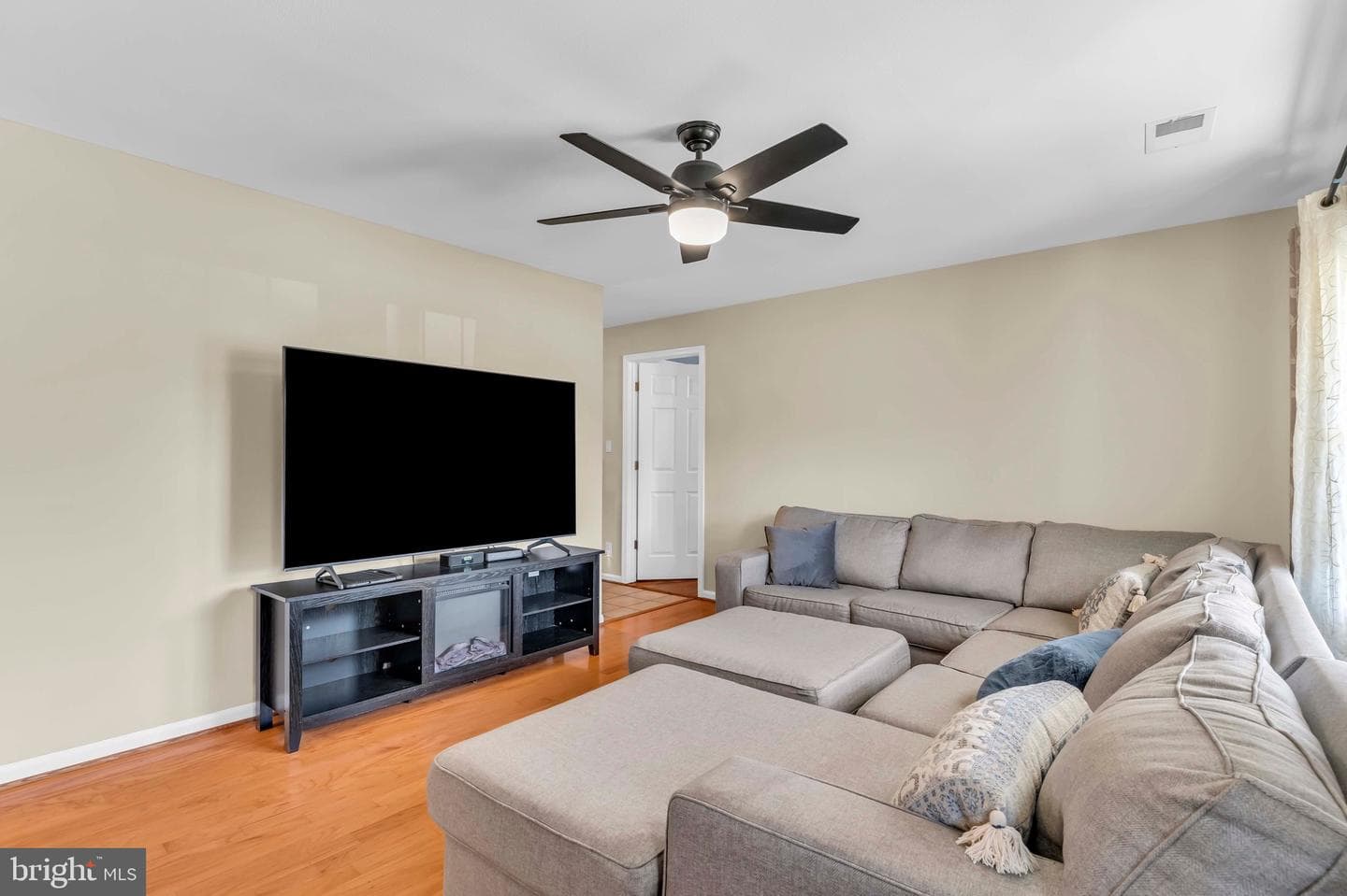 101 W Beech Road photo 6