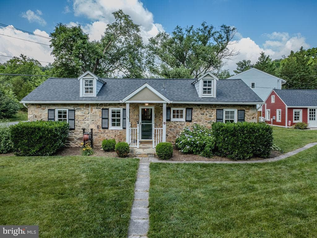 102 Phillips Court NW photo 6