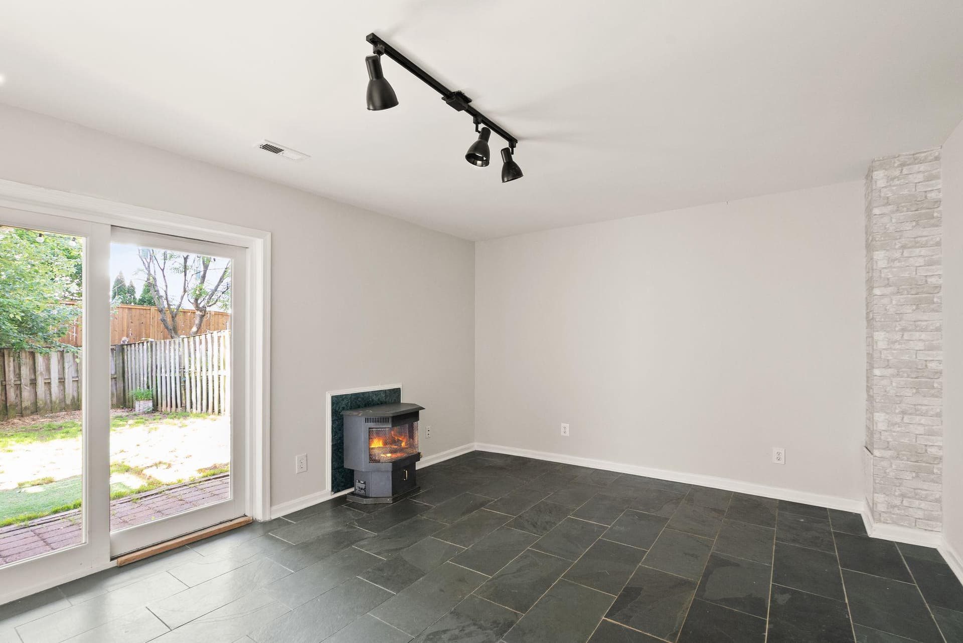 303 Barnfield Square NE photo 26
