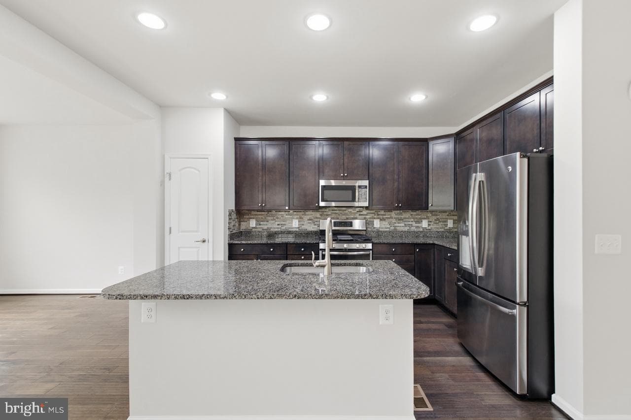 25288 Arrowroot Terrace photo 15