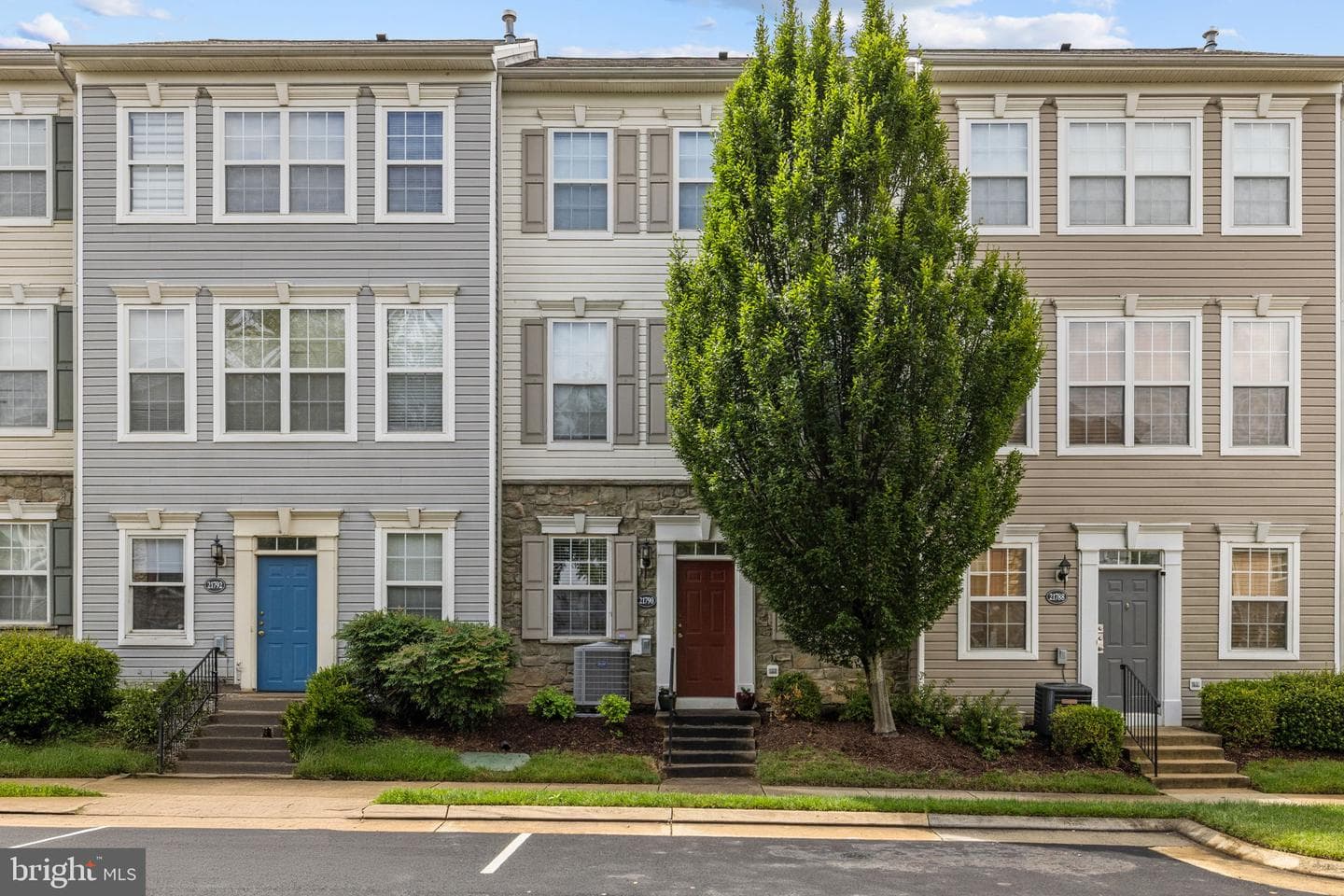 21790 Dragons Green Square photo 1