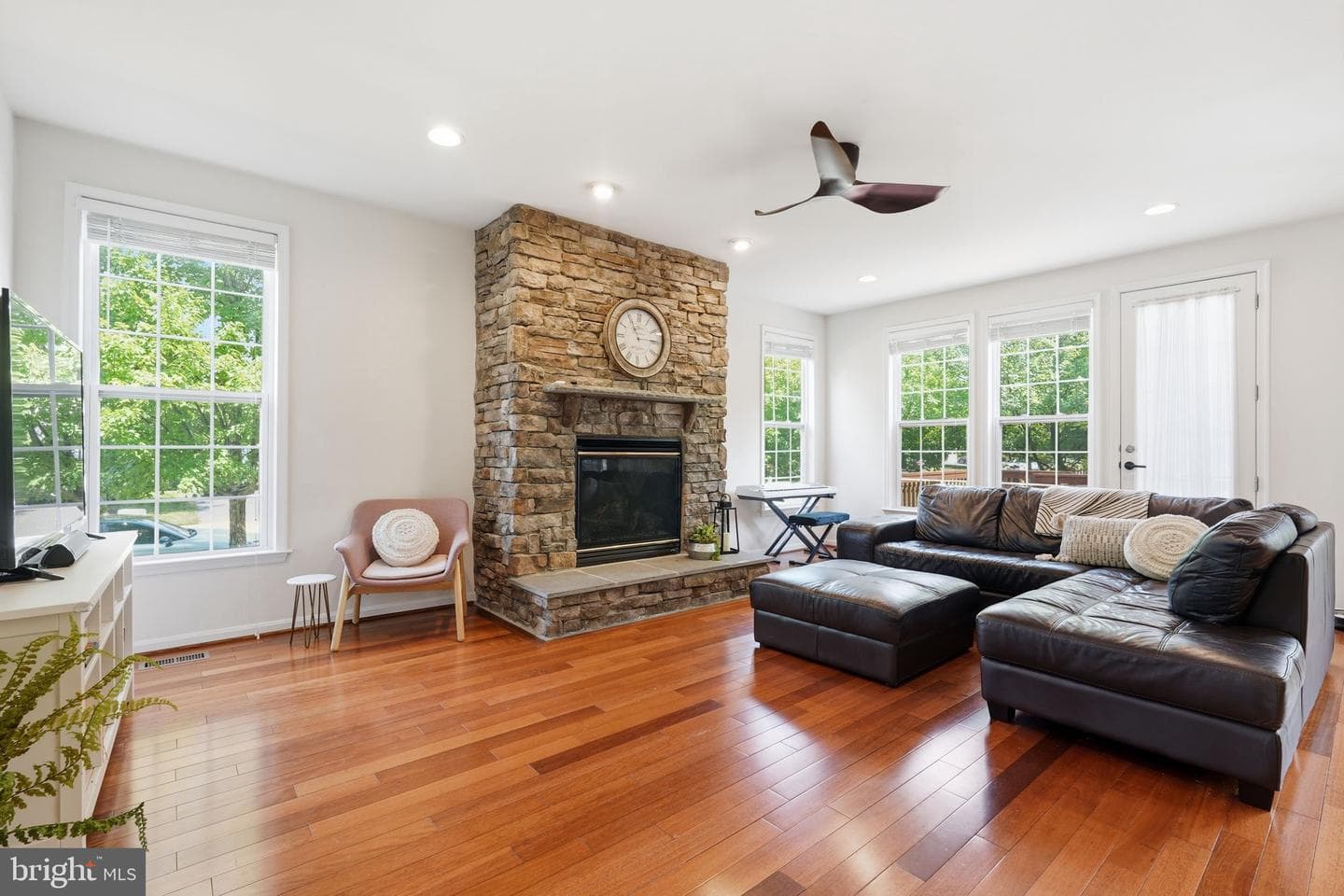 42022 Zircon Drive photo 5