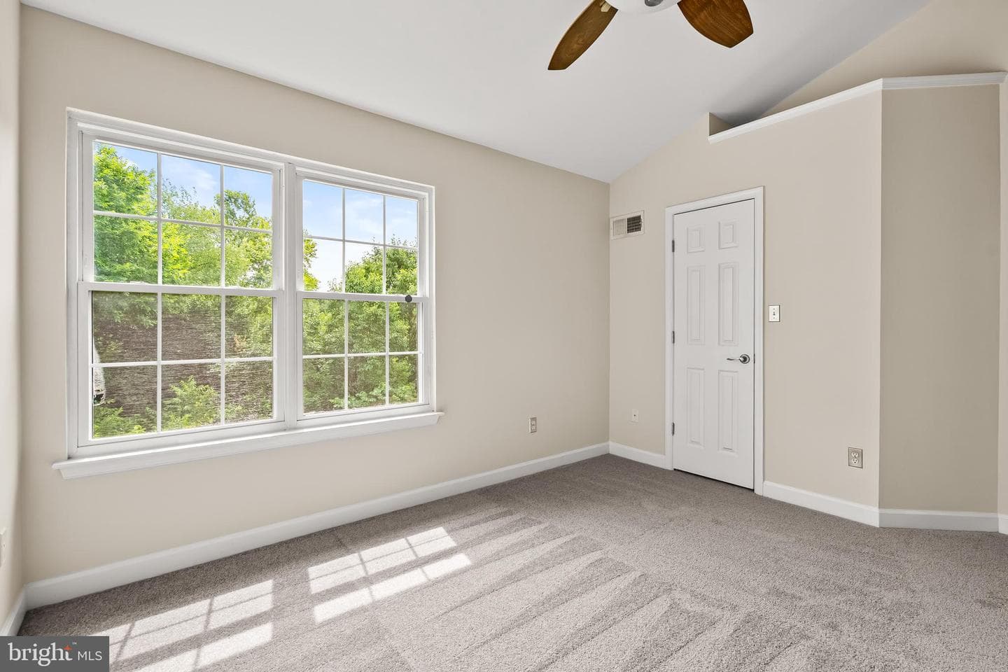 47690 Woolcott Square photo 21