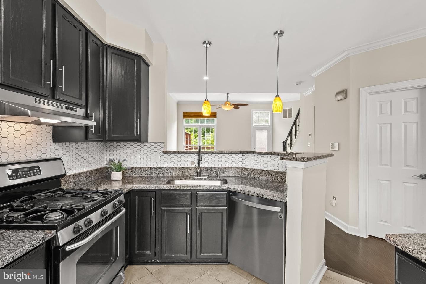 47690 Woolcott Square photo 9