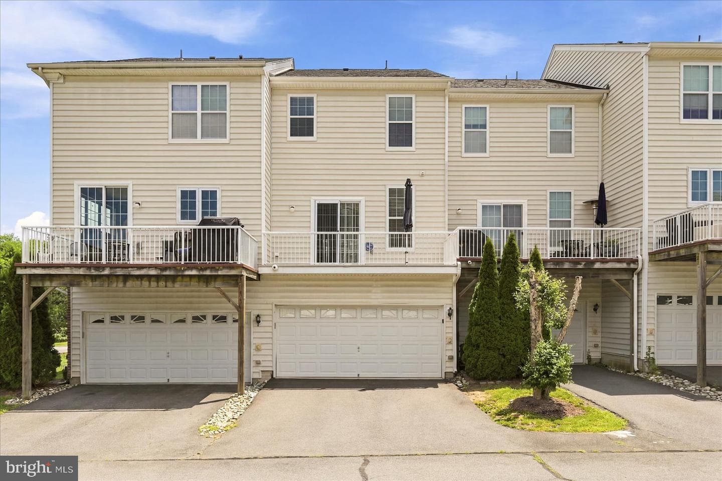 23133 Hanworth Street photo 18