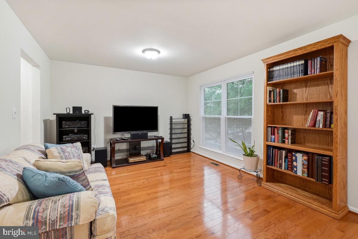 43533 Laidlow Street photo 18