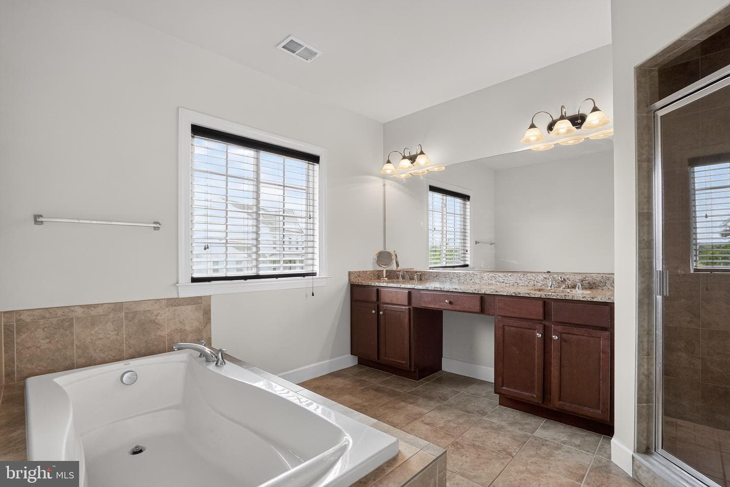 41858 Farnborough Place photo 27