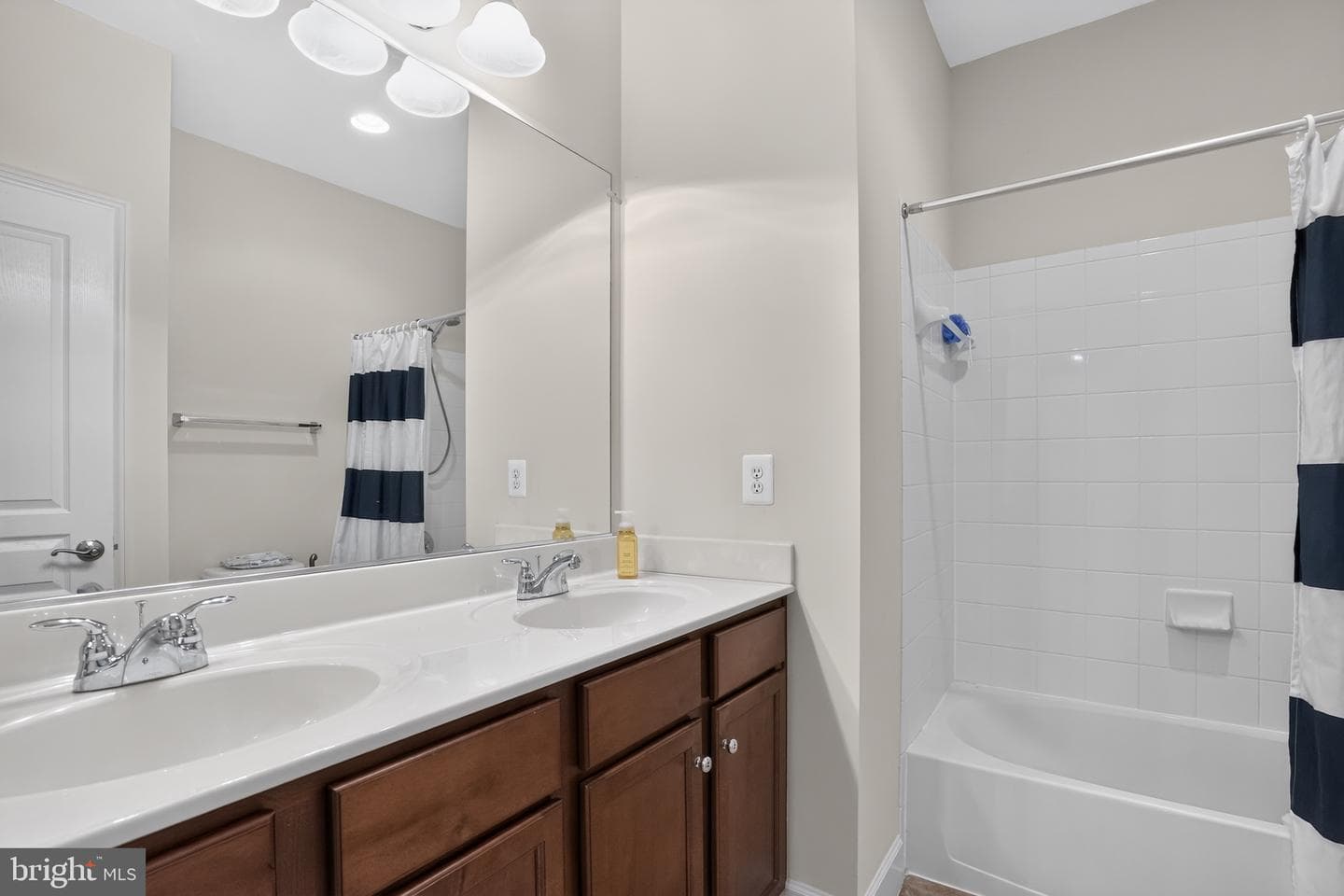 41858 Farnborough Place photo 36