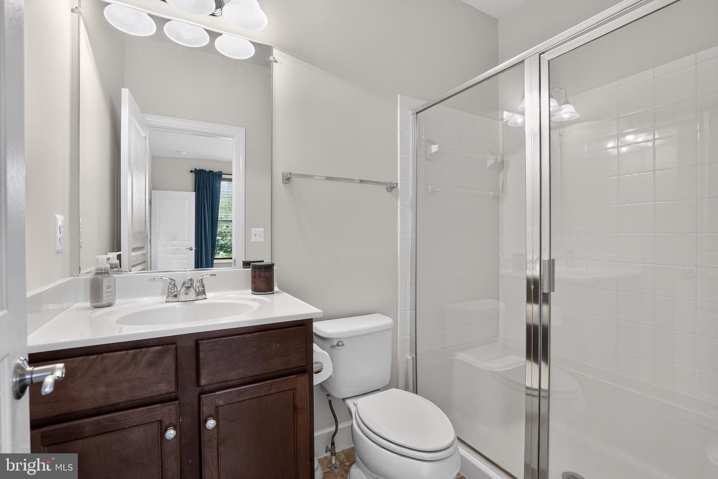 41858 Farnborough Place photo 38